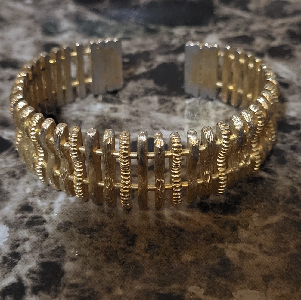 Men's Gold-Tone Ribbed Open Cuff Bracelet